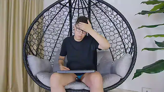 alex noa online show from 11-19-25, 07:25