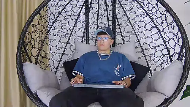 alex noa online show from 11-18-25, 07:17