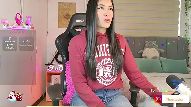 Snapshot of _thaeltaylor chatting on 11-16-25, 08:24 thaeltaylor online show from 11-16-25, 08:24