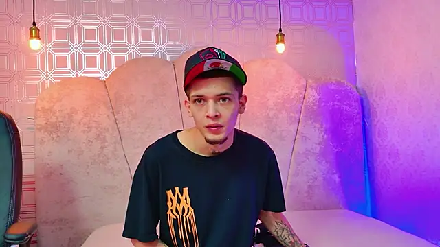 kendalltaylorr online show from 11-28-25, 01:00