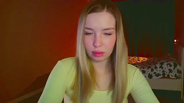 mia raspberrie online show from 02-09-25, 03:11