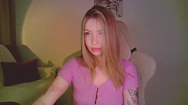 Snapshot of mia_raspberrie chatting on 05-17-26, 09:26 mia raspberrie online show from 05-17-26, 09:26