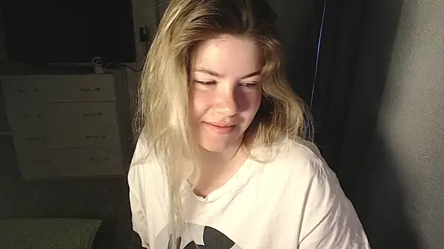 Snapshot of MelissaXKinky chatting on 03-13-25, 01:32 MelissaXKinky online show from 03-13-25, 01:32