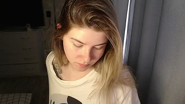 Snapshot of MelissaXKinky chatting on 03-14-25, 07:04 MelissaXKinky online show from 03-14-25, 07:04