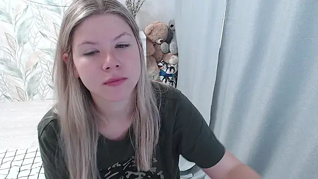 Snapshot of MelissaXKinky chatting on 10-10-25, 02:45 MelissaXKinky online show from 10-10-25, 02:45