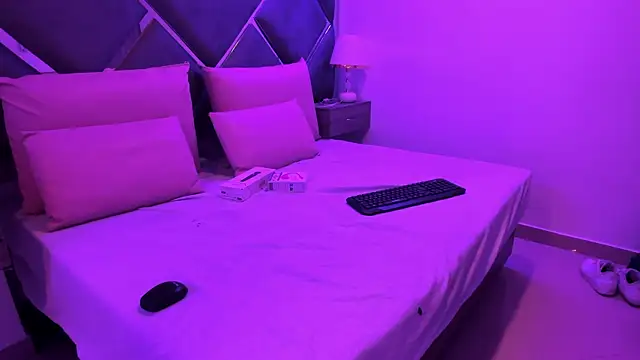 Charlotte Myers online show from 10-08-25, 07:47