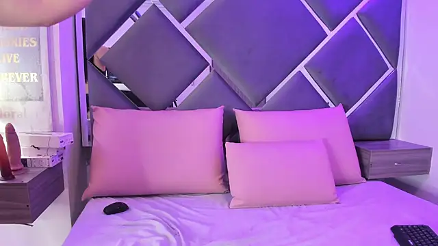 Charlotte Myers online show from 10-25-25, 08:09