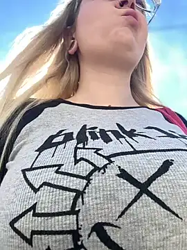 Snapshot of Teya_moon_ chatting on 03-13-25, 10:47 Teya moon online show from 03-13-25, 10:47