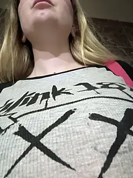 Snapshot of Teya_moon_ chatting on 03-13-25, 01:50 Teya moon online show from 03-13-25, 01:50