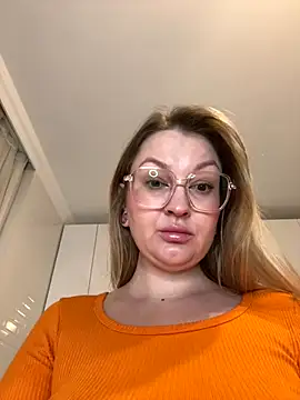 Snapshot of Teya_moon_ chatting on 10-13-25, 06:20 Teya moon online show from 10-13-25, 06:20