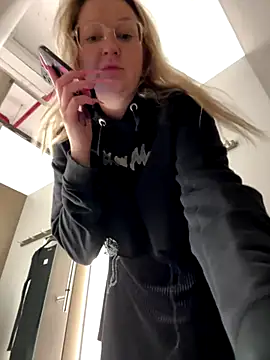 Snapshot of Teya_moon_ chatting on 09-24-25, 12:55 Teya moon online show from 09-24-25, 12:55