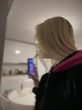 Snapshot of Teya_moon_ chatting on 03-06-25, 02:30 Teya moon online show from 03-06-25, 02:30