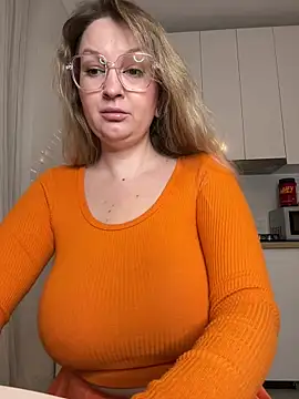 Snapshot of Teya_moon_ chatting on 11-02-25, 07:19 Teya moon online show from 11-02-25, 07:19