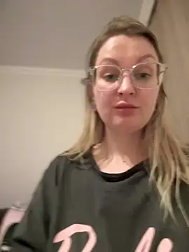 Snapshot of Teya_moon_ chatting on 03-19-25, 10:09 Teya moon online show from 03-19-25, 10:09