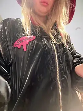 Snapshot of Teya_moon_ chatting on 03-20-25, 06:31 Teya moon online show from 03-20-25, 06:31