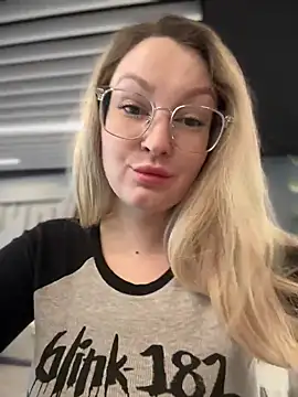 Snapshot of Teya_moon_ chatting on 02-20-25, 11:31 Teya moon online show from 02-20-25, 11:31