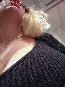 Snapshot of Teya_moon_ chatting on 02-27-25, 11:28 Teya moon online show from 02-27-25, 11:28