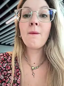 Snapshot of Teya_moon_ chatting on 03-17-25, 11:00 Teya moon online show from 03-17-25, 11:00