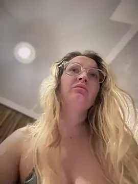 Snapshot of Teya_moon_ chatting on 03-21-25, 07:13 Teya moon online show from 03-21-25, 07:13