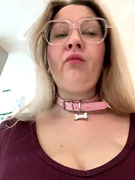 Snapshot of Teya_moon_ chatting on 01-08-26, 10:21 Teya moon online show from 01-08-26, 10:21