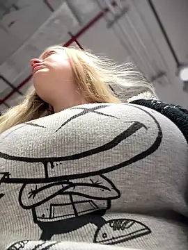 Snapshot of Teya_moon_ chatting on 02-23-25, 12:37 Teya moon online show from 02-23-25, 12:37