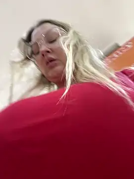 Snapshot of Teya_moon_ chatting on 10-08-25, 01:56 Teya moon online show from 10-08-25, 01:56