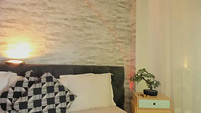 Anneth  M online show from 09-18-25, 07:39