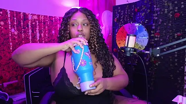 Snapshot of cheriserozequeen chatting on 02-21-26, 10:01 cheriserozequeen online show from 02-21-26, 10:01