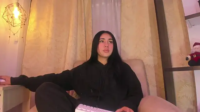 Snapshot of Chanttall_ chatting on 12-03-24, 03:15 Chanttall online show from 12-03-24, 03:15