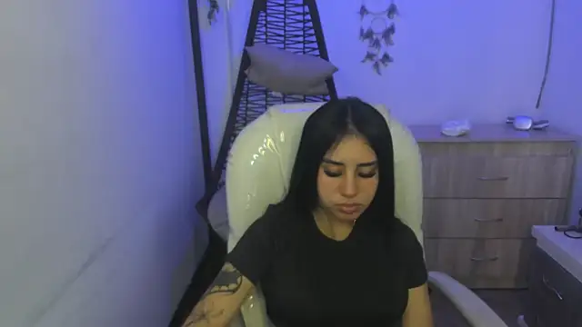 Chanttall  online show from 11-28-25, 04:34