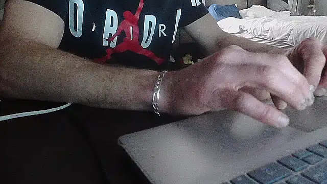 Snapshot of HungStud4You chatting on 01-06-26, 03:32 HungStud4You online show from 01-06-26, 03:32