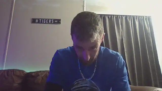 Snapshot of HungStud4You chatting on 02-27-25, 04:46 HungStud4You online show from 02-27-25, 04:46