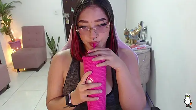 Snapshot of littleangel1_m chatting on 02-04-25, 10:02 littleangel1 m online show from 02-04-25, 10:02