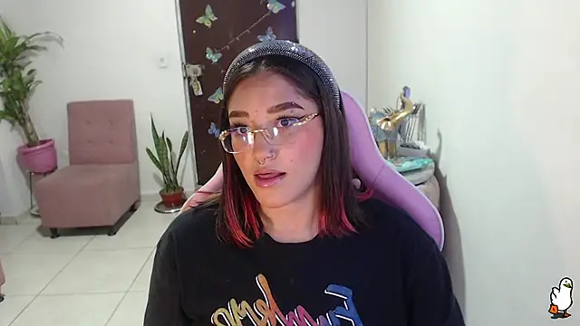 Snapshot of littleangel1_m chatting on 02-21-25, 11:21 littleangel1 m online show from 02-21-25, 11:21