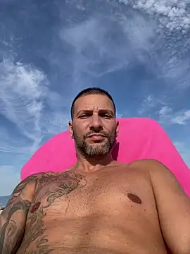 Snapshot of goroasroma90 chatting on 10-31-25, 07:38 goroasroma90 online show from 10-31-25, 07:38