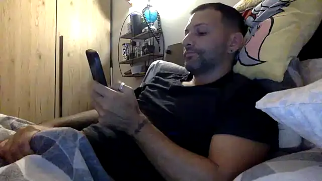 Snapshot of goroasroma90 chatting on 11-18-25, 08:39 goroasroma90 online show from 11-18-25, 08:39