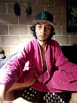 Pitudo20cmm online show from 09-18-25, 06:38