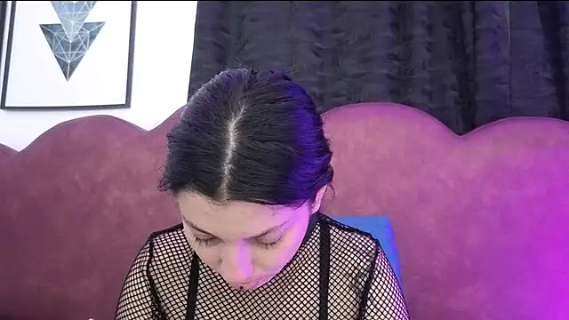 Snapshot of sophy_rock chatting on 05-08-26, 02:43 sophy rock online show from 05-08-26, 02:43
