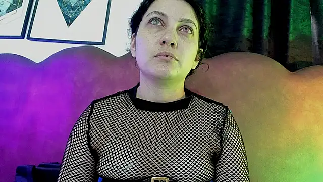 Snapshot of sophy_rock chatting on 05-28-26, 03:29 sophy rock online show from 05-28-26, 03:29