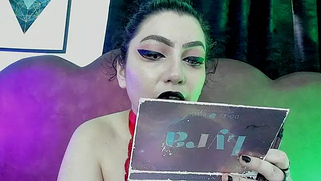 Snapshot of sophy_rock chatting on 06-02-26, 02:39 sophy rock online show from 06-02-26, 02:39