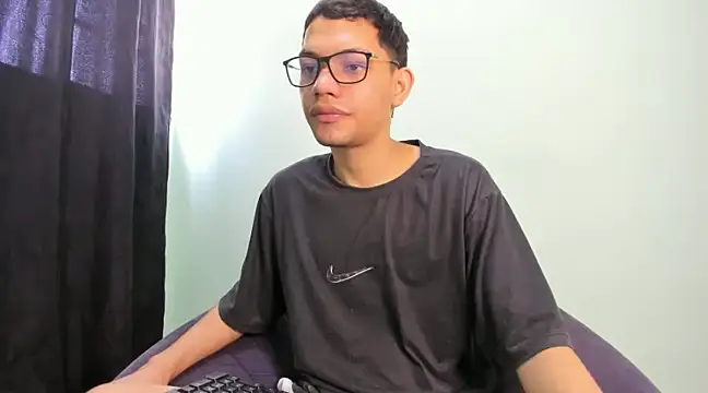 Snapshot of Diego-Monsalve chatting on 01-22-25, 04:44 Diego-Monsalve online show from 01-22-25, 04:44