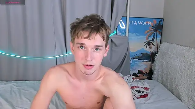 Snapshot of 4ever_dude chatting on 10-13-25, 11:45 4ever dude online show from 10-13-25, 11:45