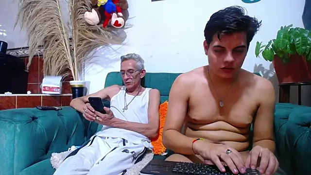 Snapshot of Leon_hot_X chatting on 02-28-25, 09:47 Leon hot X online show from 02-28-25, 09:47