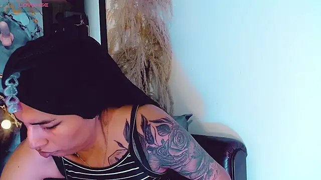 Snapshot of khiara_moretti chatting on 10-01-25, 11:14 khiara moretti online show from 10-01-25, 11:14