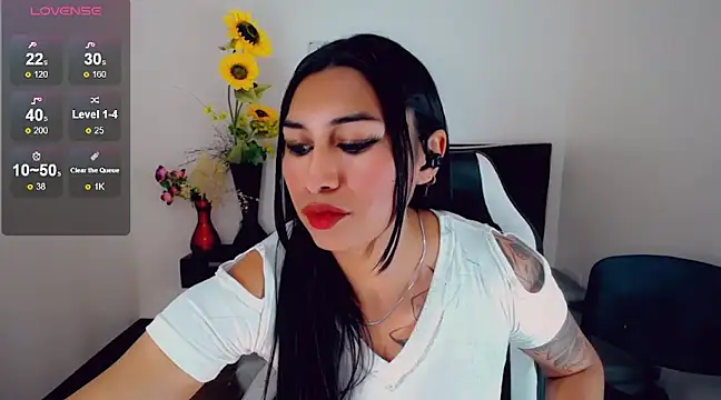 Snapshot of khiara_moretti chatting on 03-18-25, 06:06 khiara moretti online show from 03-18-25, 06:06