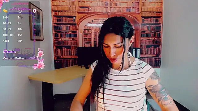 Snapshot of khiara_moretti chatting on 02-25-25, 10:42 khiara moretti online show from 02-25-25, 10:42