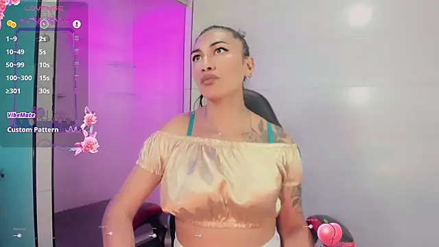 Snapshot of khiara_moretti chatting on 03-12-25, 07:36 khiara moretti online show from 03-12-25, 07:36