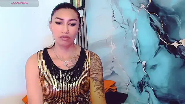 khiara moretti online show from 11-15-25, 11:47