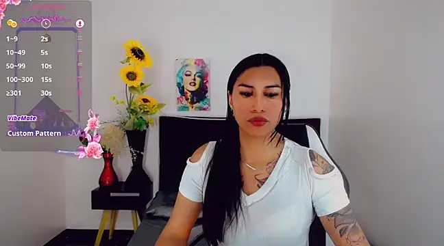 Snapshot of khiara_moretti chatting on 03-18-25, 11:33 khiara moretti online show from 03-18-25, 11:33