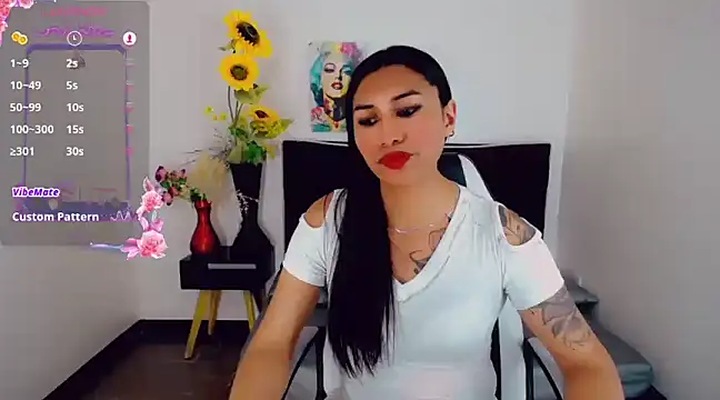 Snapshot of khiara_moretti chatting on 03-18-25, 02:50 khiara moretti online show from 03-18-25, 02:50